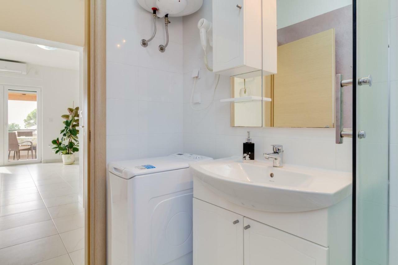 Apartments Tonka Near Beach And Sea Pula Luaran gambar