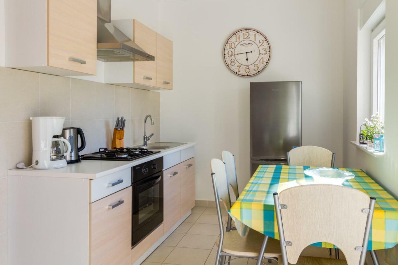 Apartments Tonka Near Beach And Sea Pula Luaran gambar