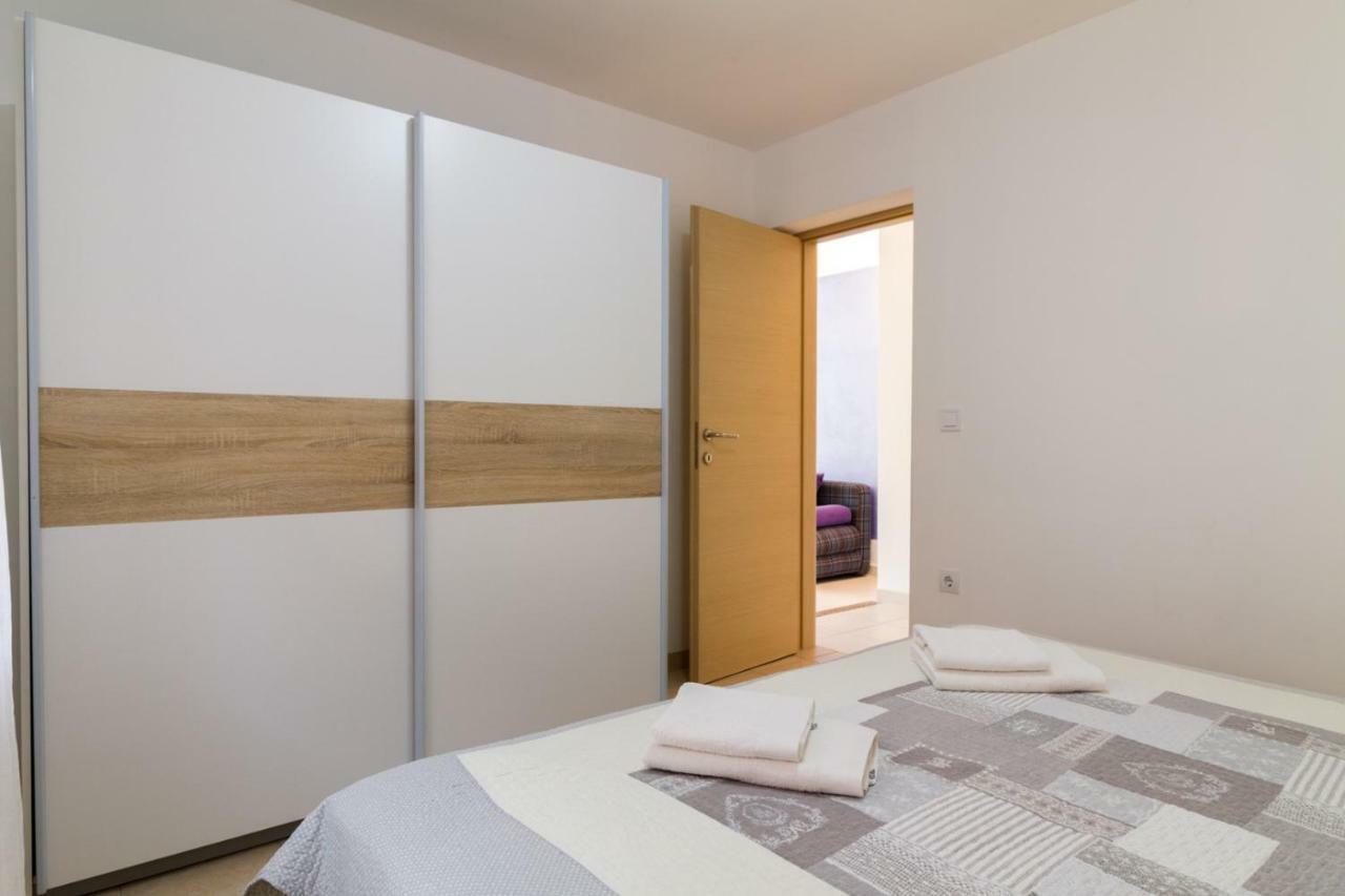 Apartments Tonka Near Beach And Sea Pula Luaran gambar
