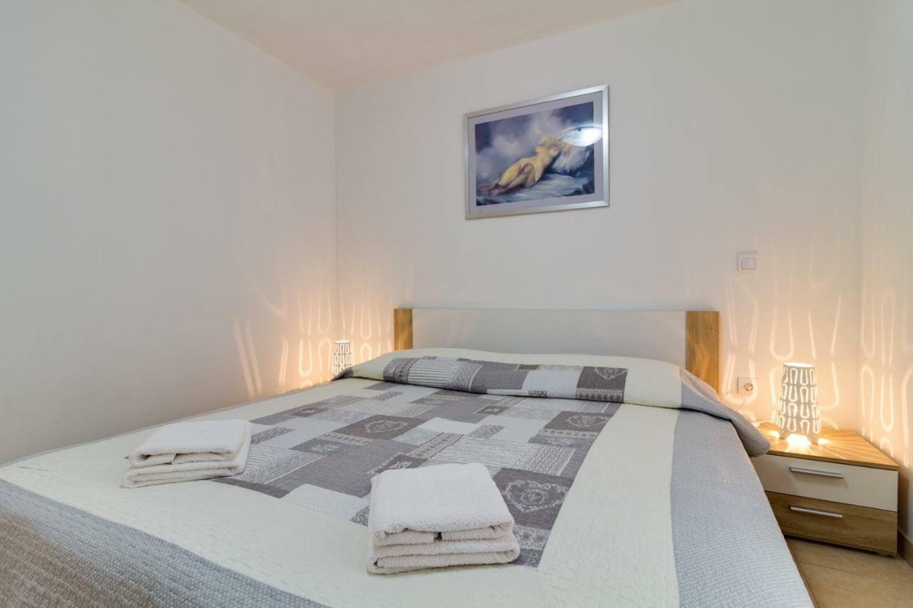 Apartments Tonka Near Beach And Sea Pula Luaran gambar
